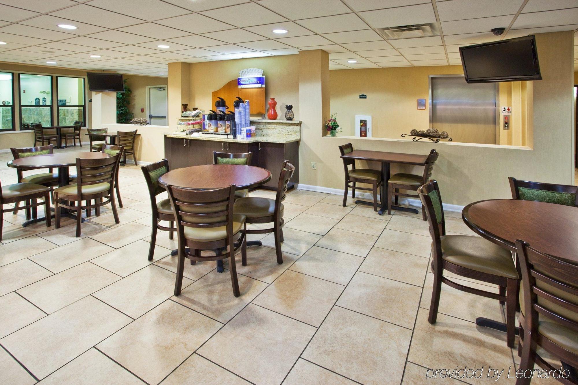 Comfort & Inn Suites Canton Restoran fotoğraf